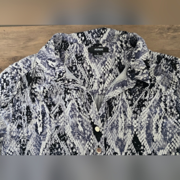 Woman blouse - Picture 4 of 4